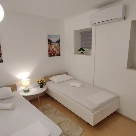 Διαμέρισμα Tarik *